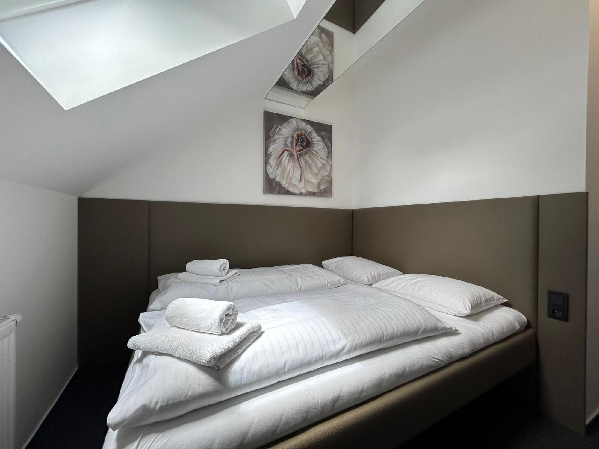 Golden Golem Hotel & Spa Prague Exterior photo