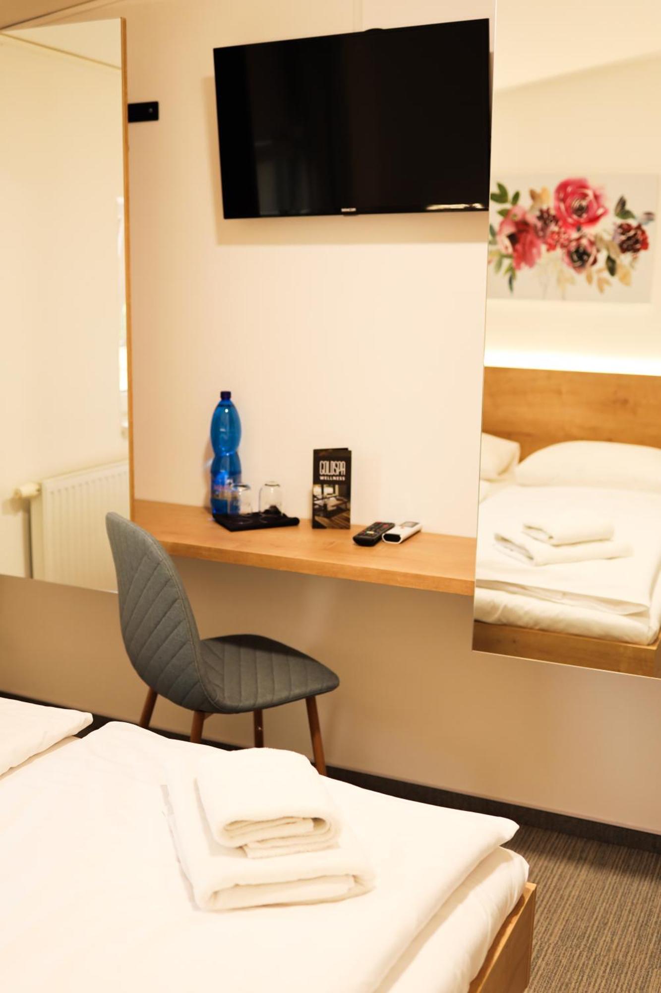 Golden Golem Hotel & Spa Prague Exterior photo