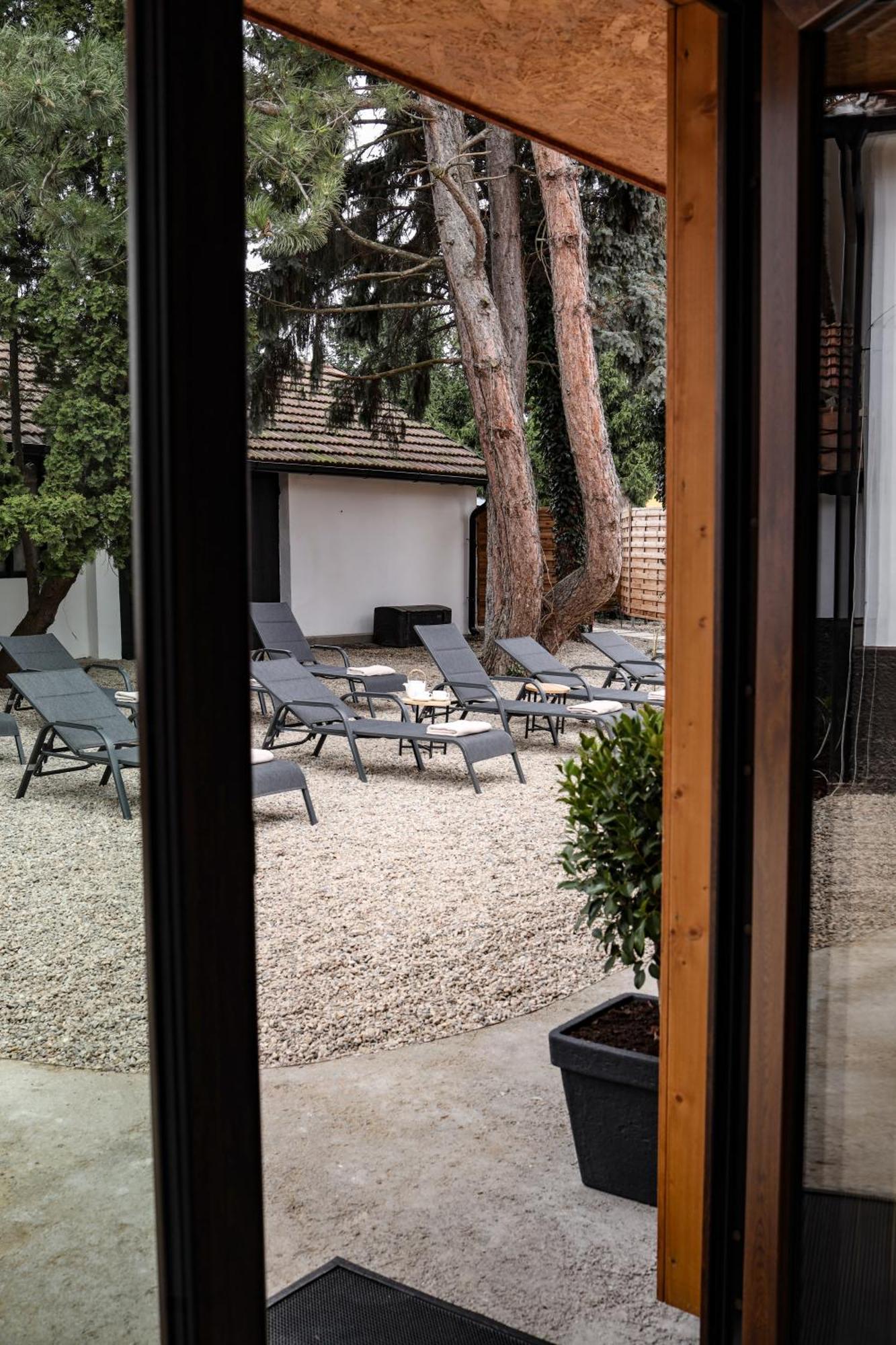 Golden Golem Hotel & Spa Prague Exterior photo